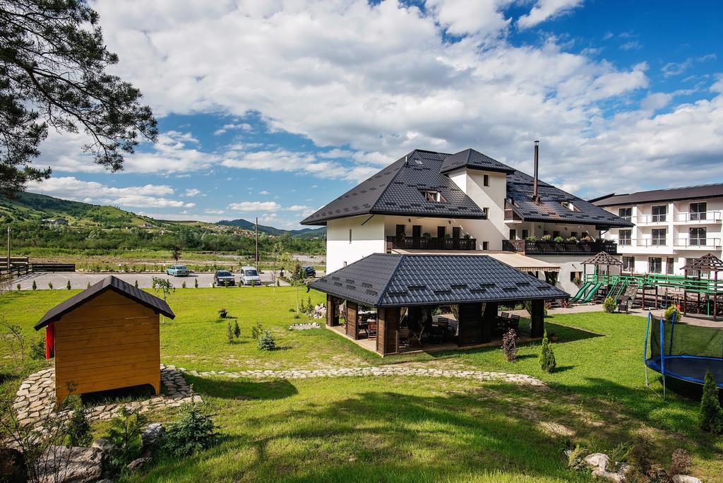 מלון גורה הומורולווי La Conac In Bucovina מראה חיצוני תמונה